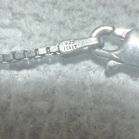 Floating Heart Pendant Necklace-Silver - Picture 7 of 7